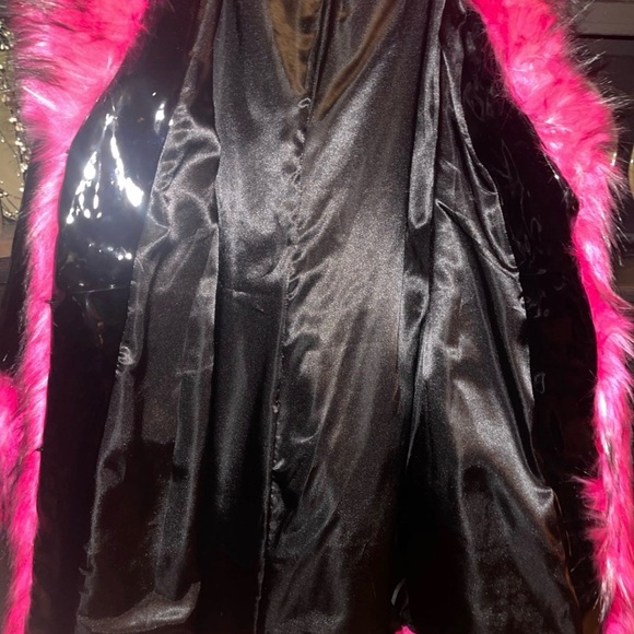 Widow Vinyl Faux Fur Coat ( XXL) - Picture 6 of 10